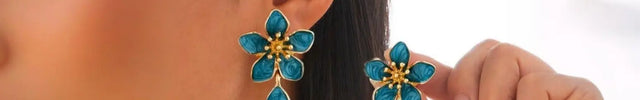 Fashionable Oil Dripping Four Petal Flower Earrings null