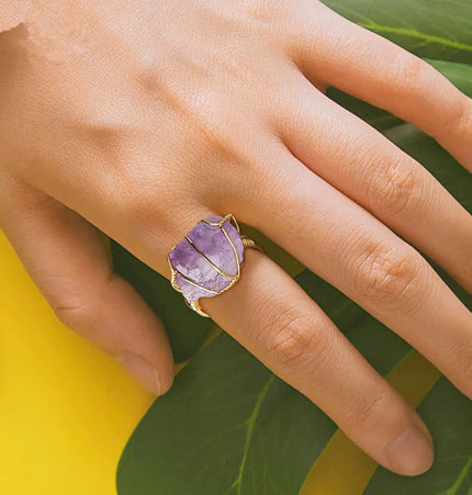 Crystal winding ring null