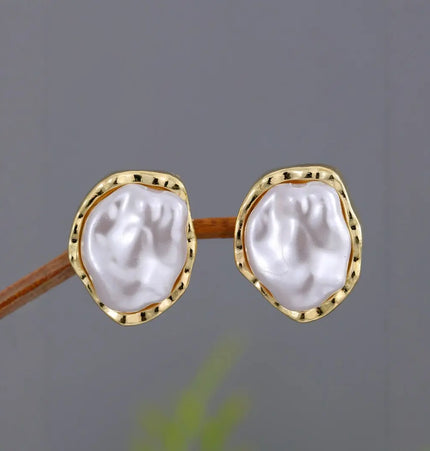 Irregular pearl stud earrings null