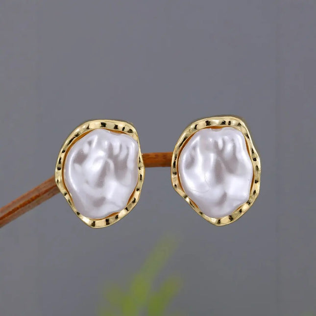Irregular pearl stud earrings null
