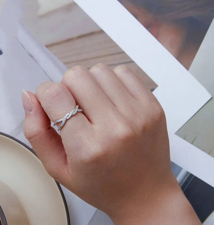 Original Plating White Gold Twisted Zircon Ring null