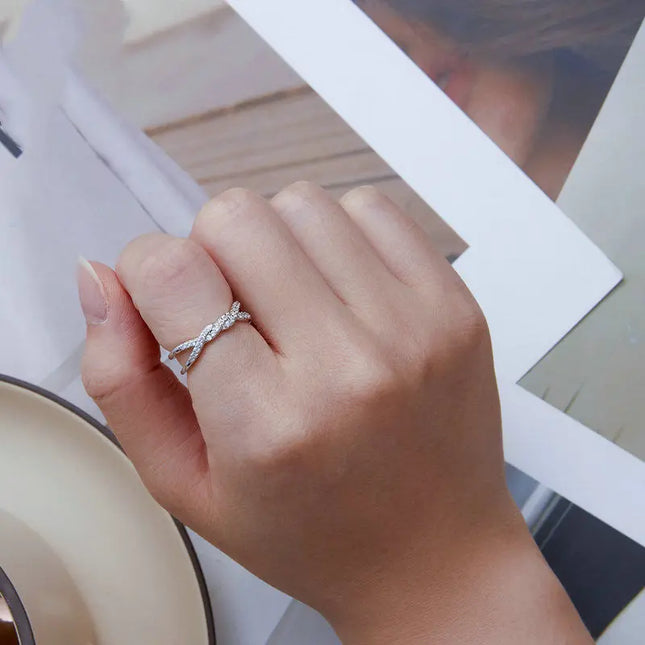 Original Plating White Gold Twisted Zircon Ring null