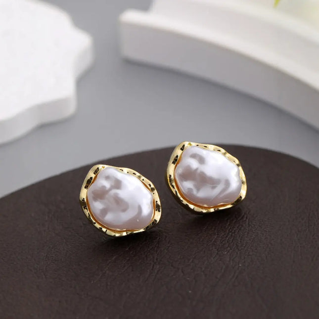 Irregular pearl stud earrings null